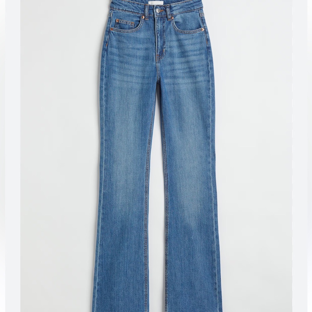 NWOT Blue Flared High-Waisted 90s wide leg Jeans - size 6 -H&M
